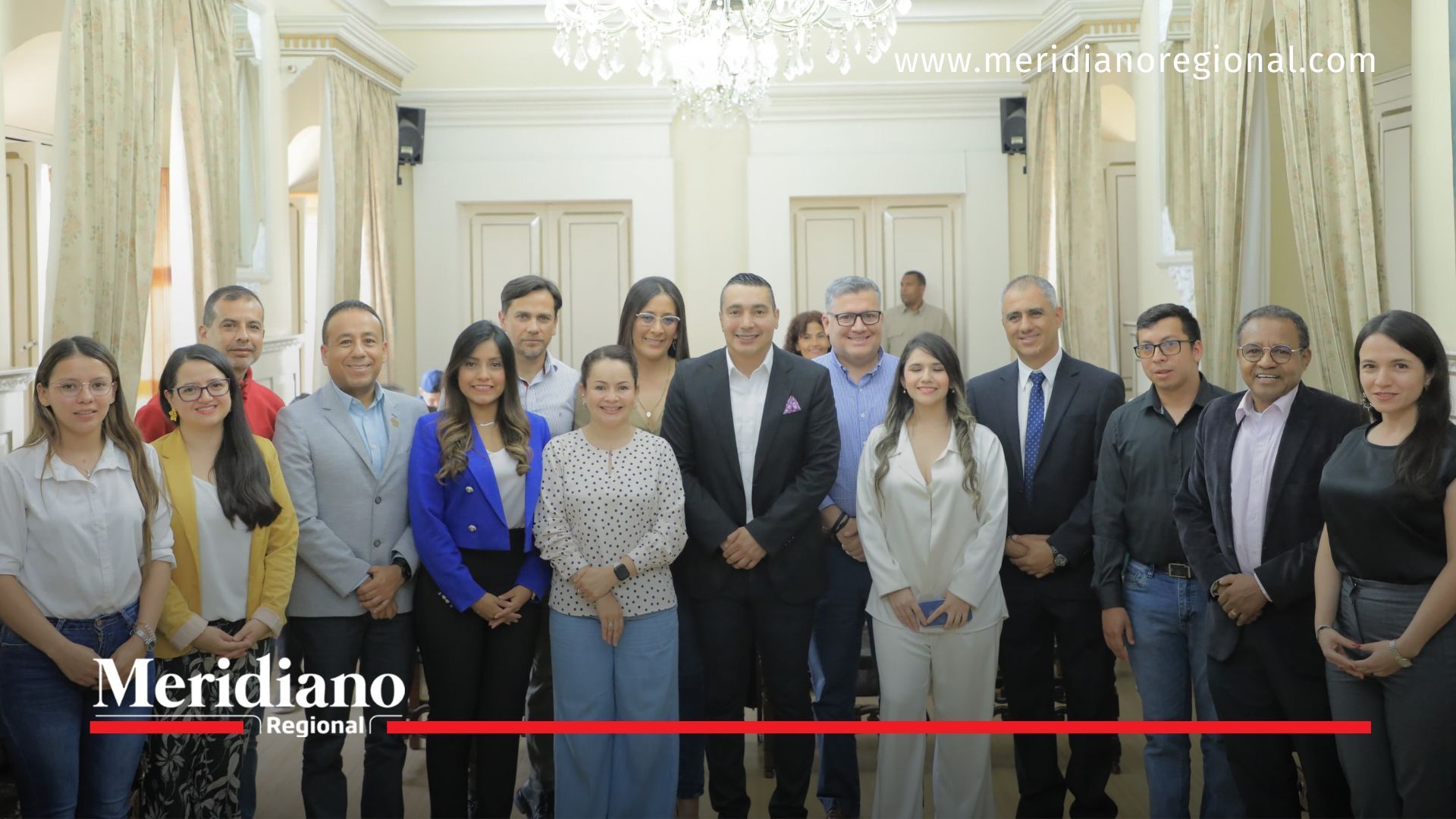 Gobernador del Cauca, Jorge Octavio Guzmán con integrantes del CODECTI en foto oficial tras el acto de posesión 