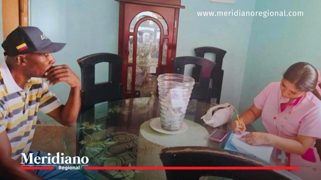 Consulta en salud rural en El Barranco, Corinto - Meridiano Regional Profesional de la salud atiende a hombre en consulta médica en zona rural de Corinto