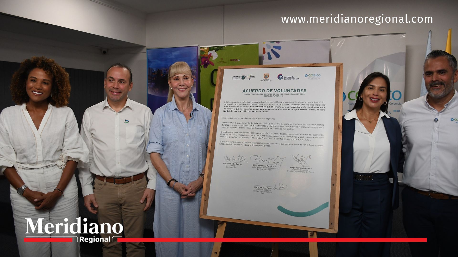 Dilian Francisca Toro y Alejandro Eder firmaron el acuerdo de voluntades para consolidar un modelo de turismo responsable en el Valle del Cauca.