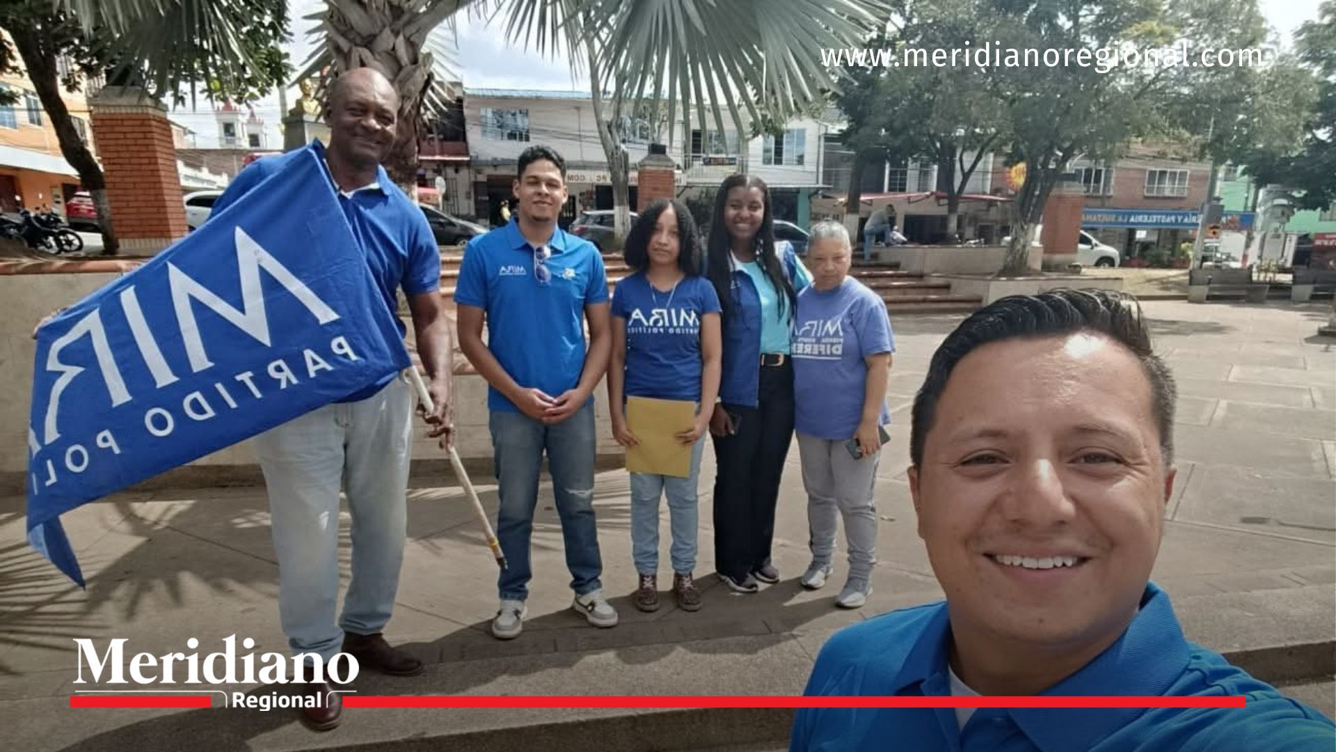 personas asistiendo a una iglesia, imagen que representa la Ley de Libertad Religiosa en Colombia impulsada por el Partido MIRA