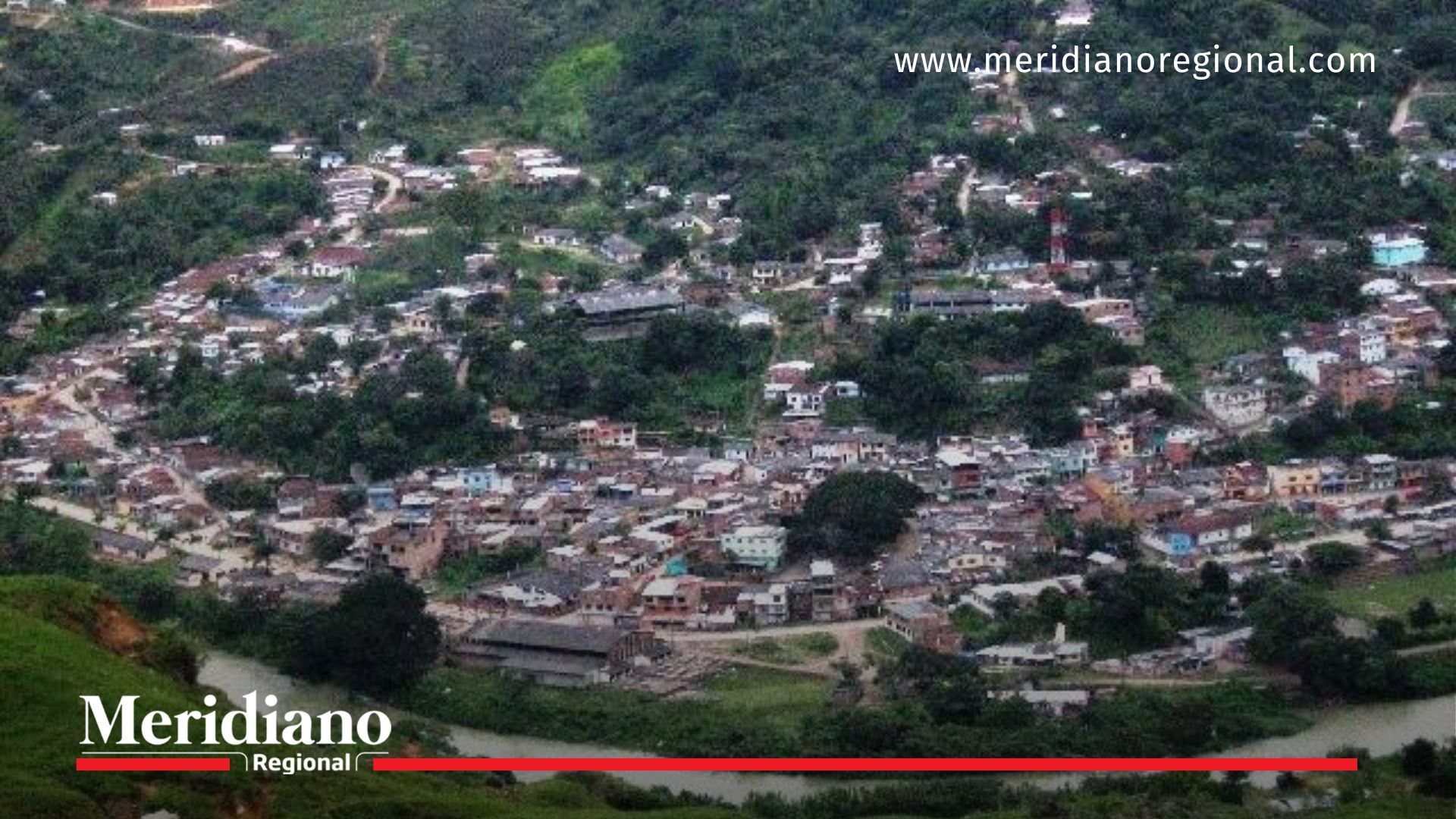 Vista general de Suárez, Cauca, donde se reportaron explosiones, seis civiles heridos y la evacuación de un colegio.