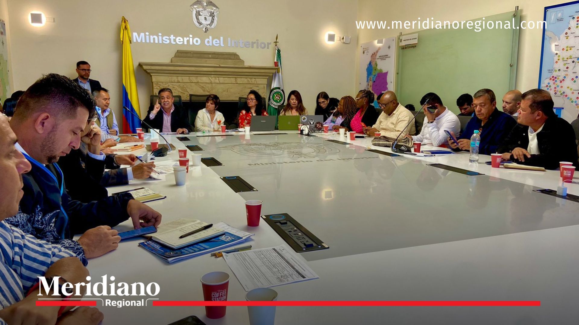 Mesa de trabajo en el Ministerio del Interior con alcaldes del Cauca para diálogos regionales y paz total