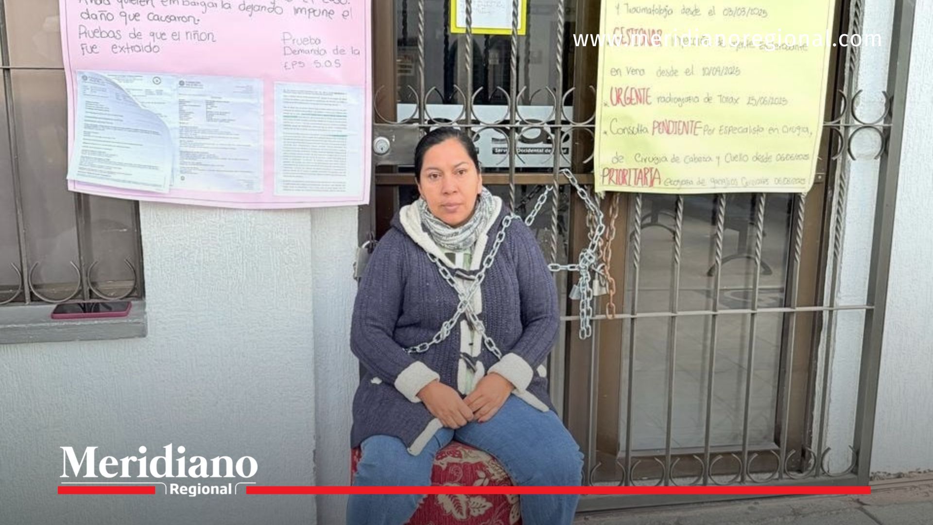 protesta salud Popayán - mujer encadenada EPS S.O.S. Popayán - derecho a la salud