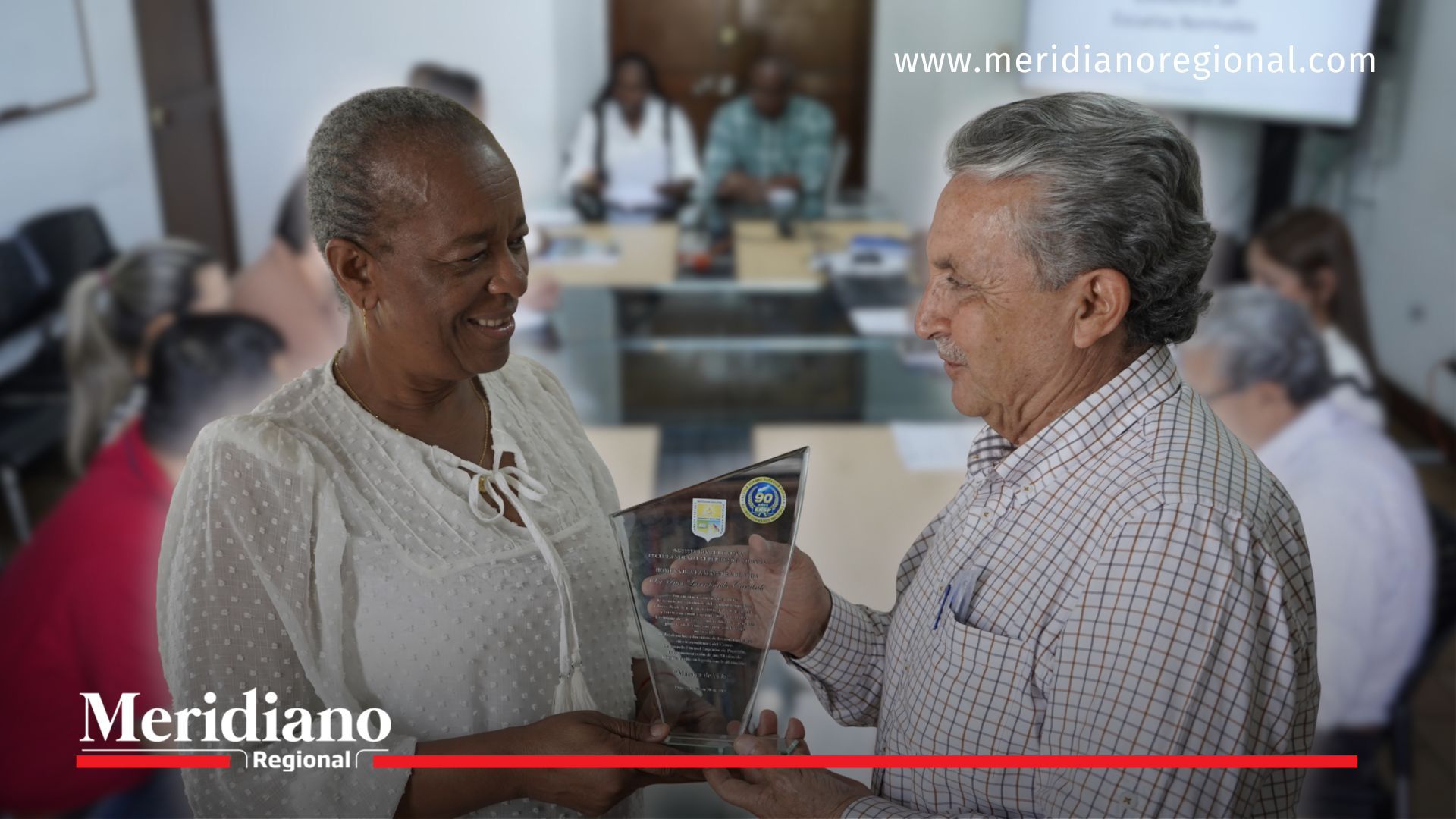 Sor Inés Larrahondo C., secretaria de Educación y Cultura, junto a representantes de la Gobernación del Cauca, durante la jornada de fortalecimiento de Escuelas Normales Superiores para avanzar en su acreditación docente.