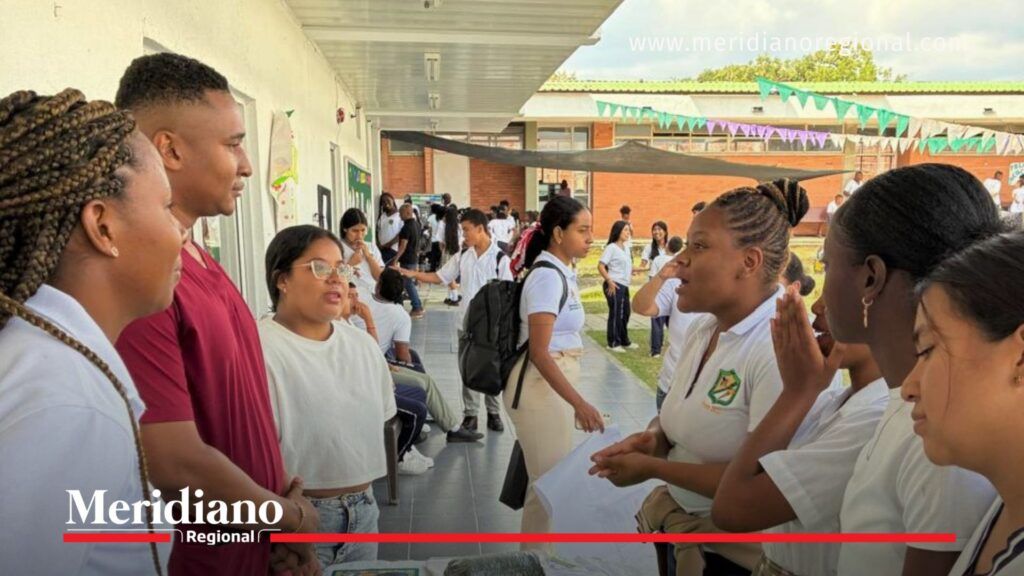 Estudiantes y funcionarios de la E.S.E. Norte 2 dialogan en jornada de salud integral en Caloto.