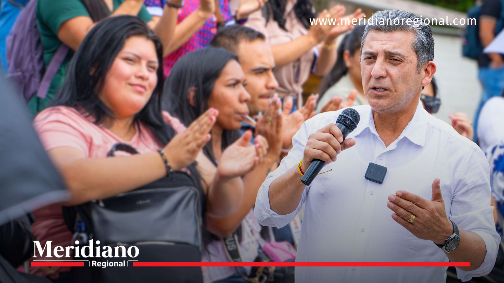 El alcalde de Popayán, Juan Carlos Muñoz Bravo, se dirige a la comunidad en un evento participativo, destacando acciones y proyectos municipales.
