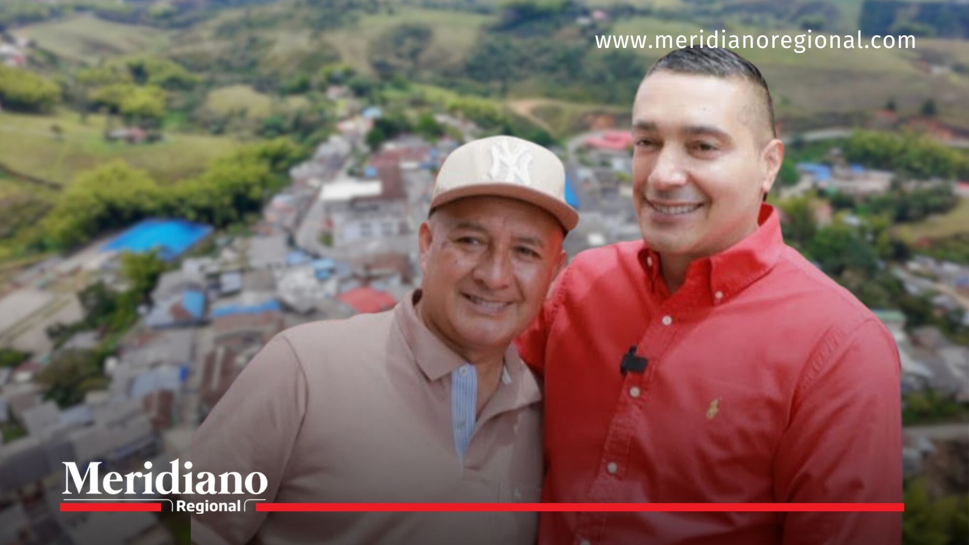 El gobernador Octavio Guzmán junto a un habitante de El Tambo, Cauca, durante su visita al municipio para anunciar obras viales, un polideportivo y un centro de salud.