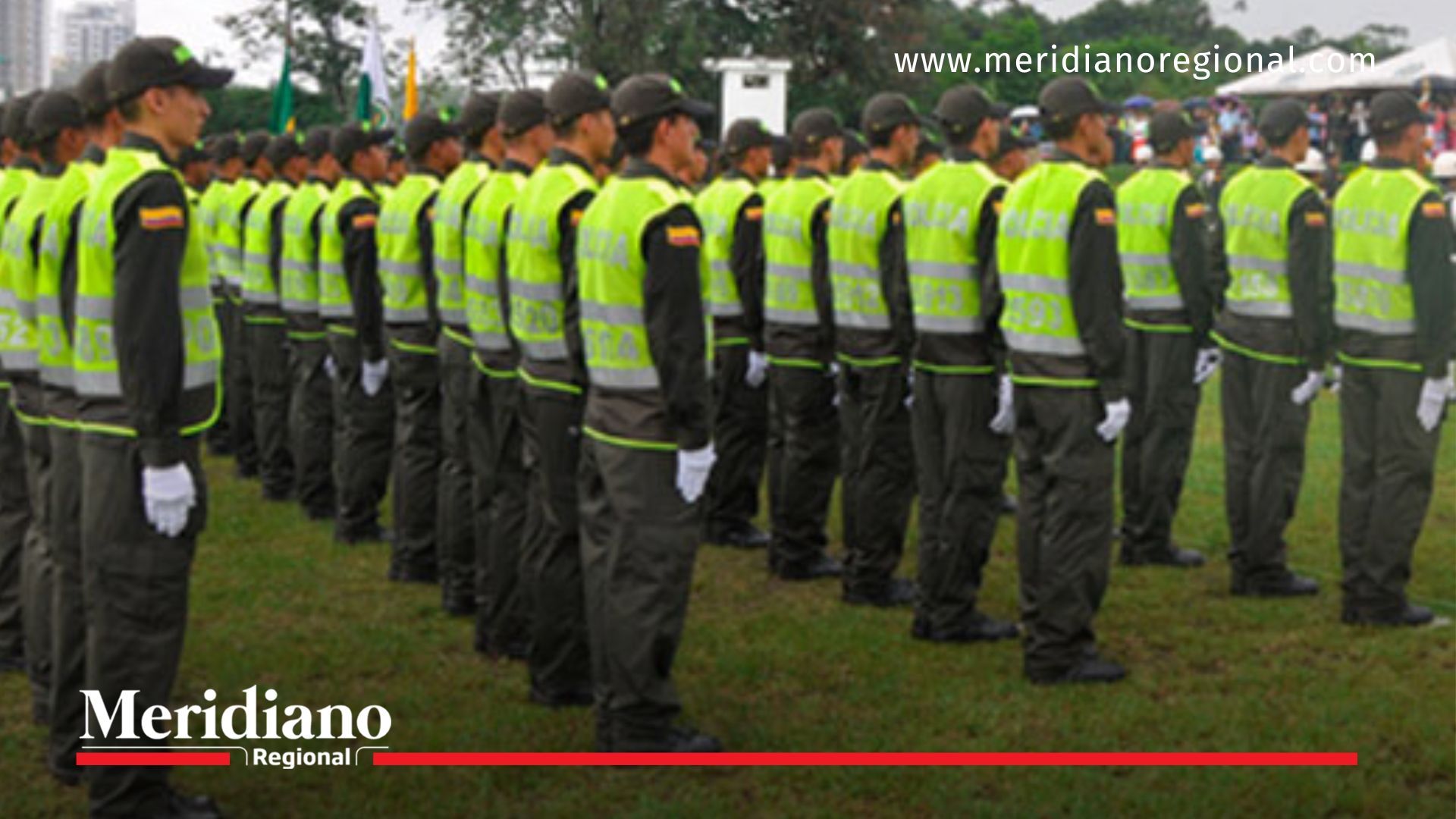 Formación de auxiliares de Policía en ceremonia institucional, parte de la Operación Escudo del Norte.