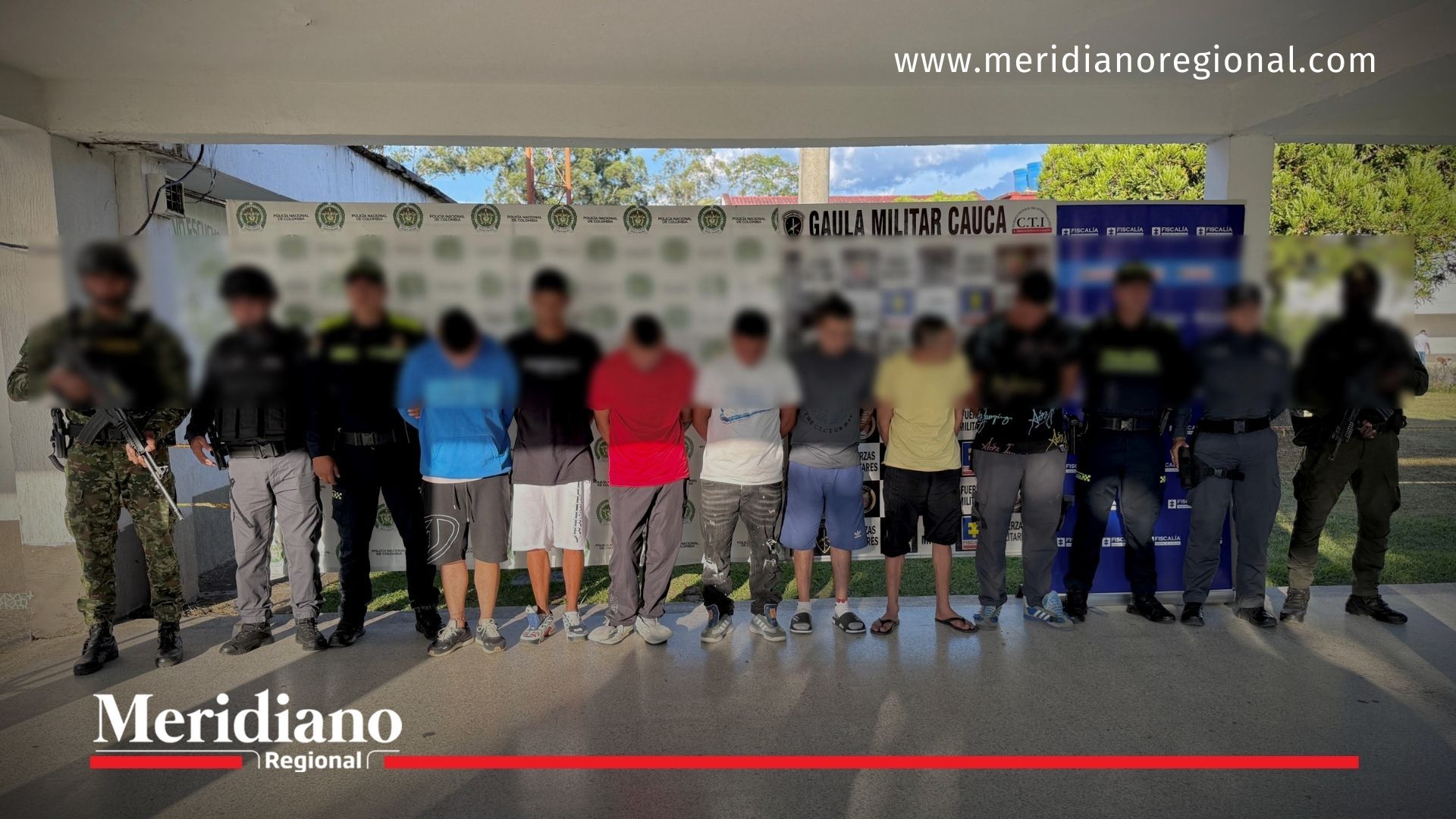 Autoridades presentan a los nueve capturados de la banda Los Brujos en Popayán.
