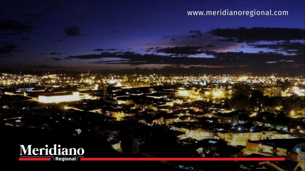Popayán de madrugada iluminada, ciudad donde se sintió el sismo en Cauca de magnitud 4.2.