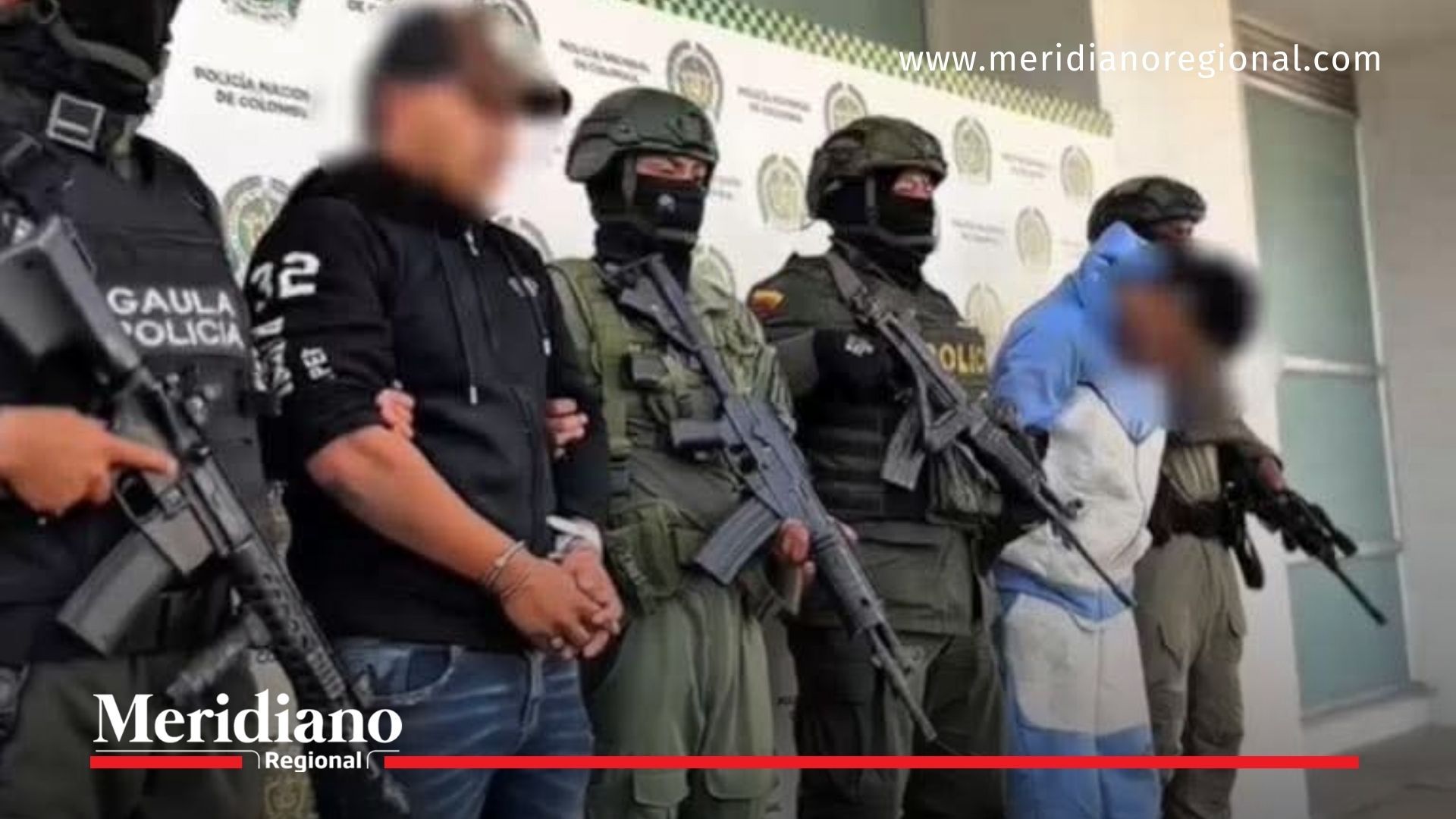 La Policía presentó a tres presuntos sicarios del frente Jaime Martínez, capturados cuando planeaban un atentado en Popayán.