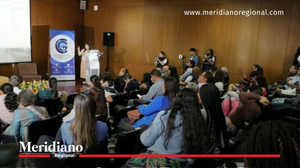 Elvia Rocío Cuenca en el Congreso Productivo del Cauca - Meridiano Regional Elvia Rocío Cuenca hablando en el Congreso Productivo del Cauca en Popayán