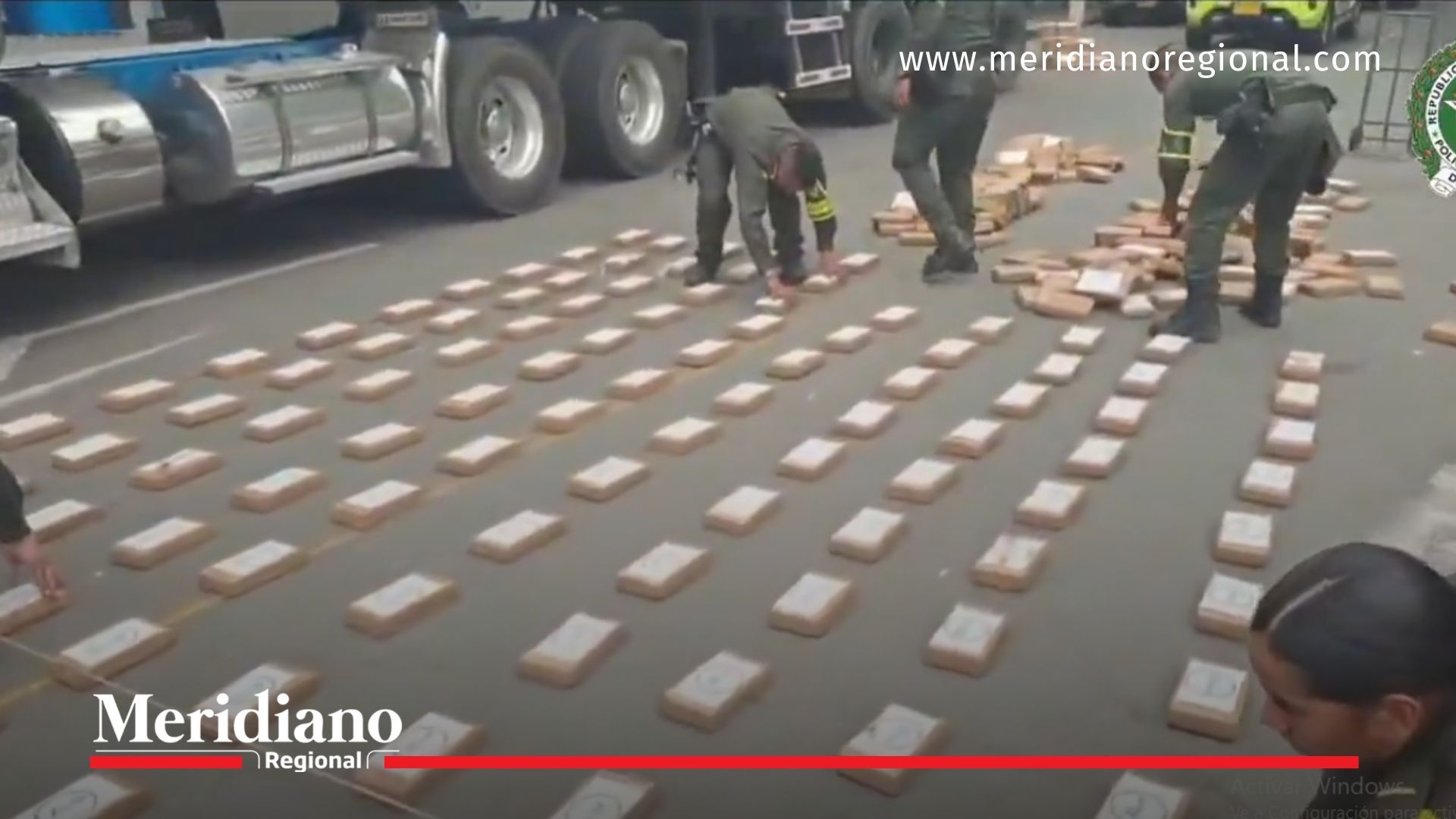 policías organizan 548 kilos de cocaína incautados en operativo en villa rica palmira
