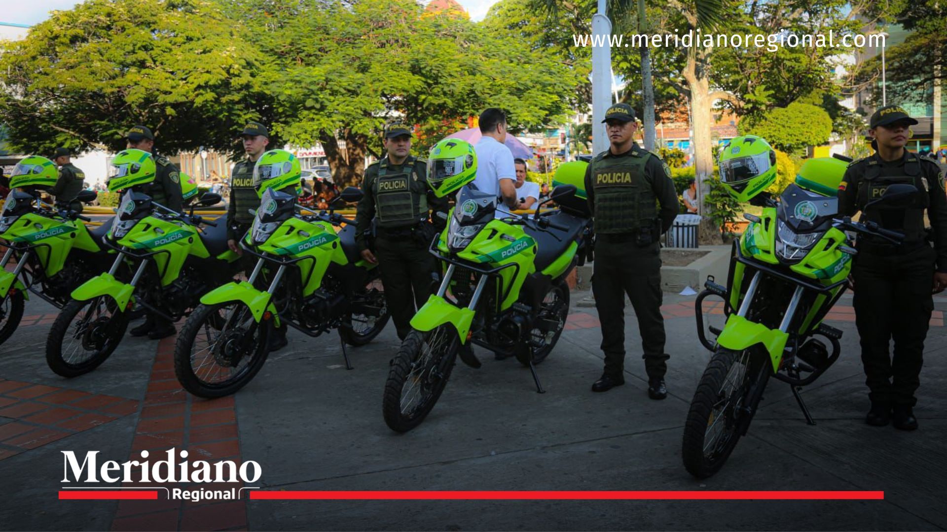Uniformados de la Policía en Cali listos para desplegarse durante la celebración de Amor y Amistad Valle.