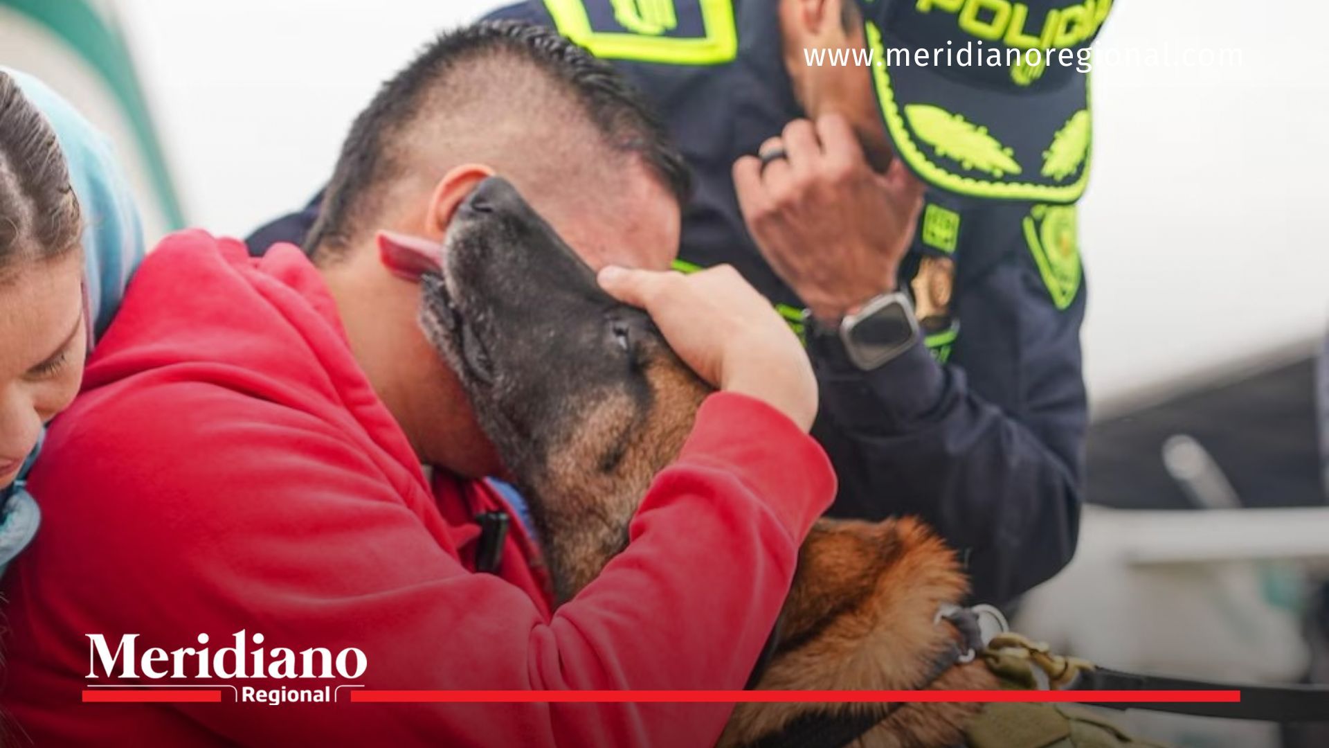 El patrullero Diego Herrera abraza a Telmo en un encuentro cargado de emoción en el Catam, tras sobrevivir juntos al atentado en Amalfi.
