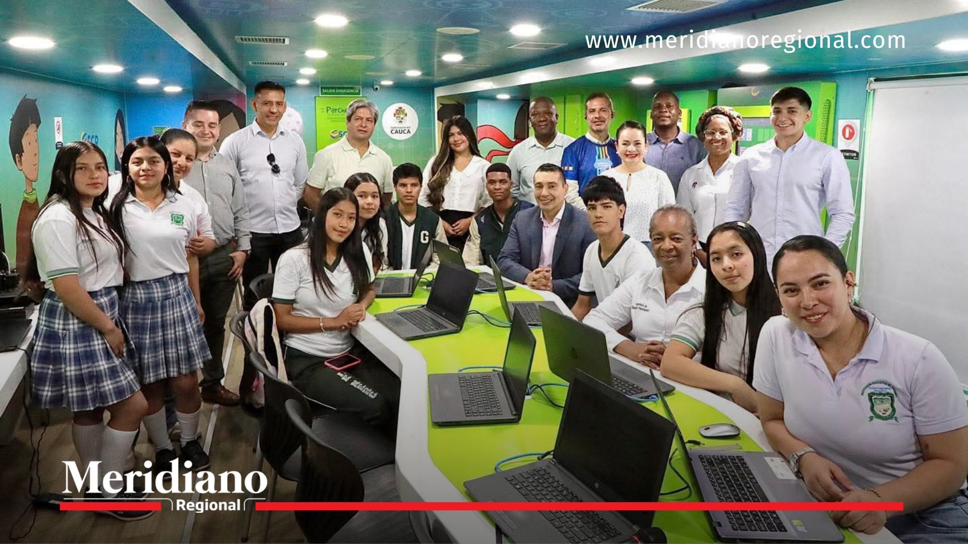 gobernador del Cauca, estudiantes y funcionarios en Ciencia al Parque en Popayán