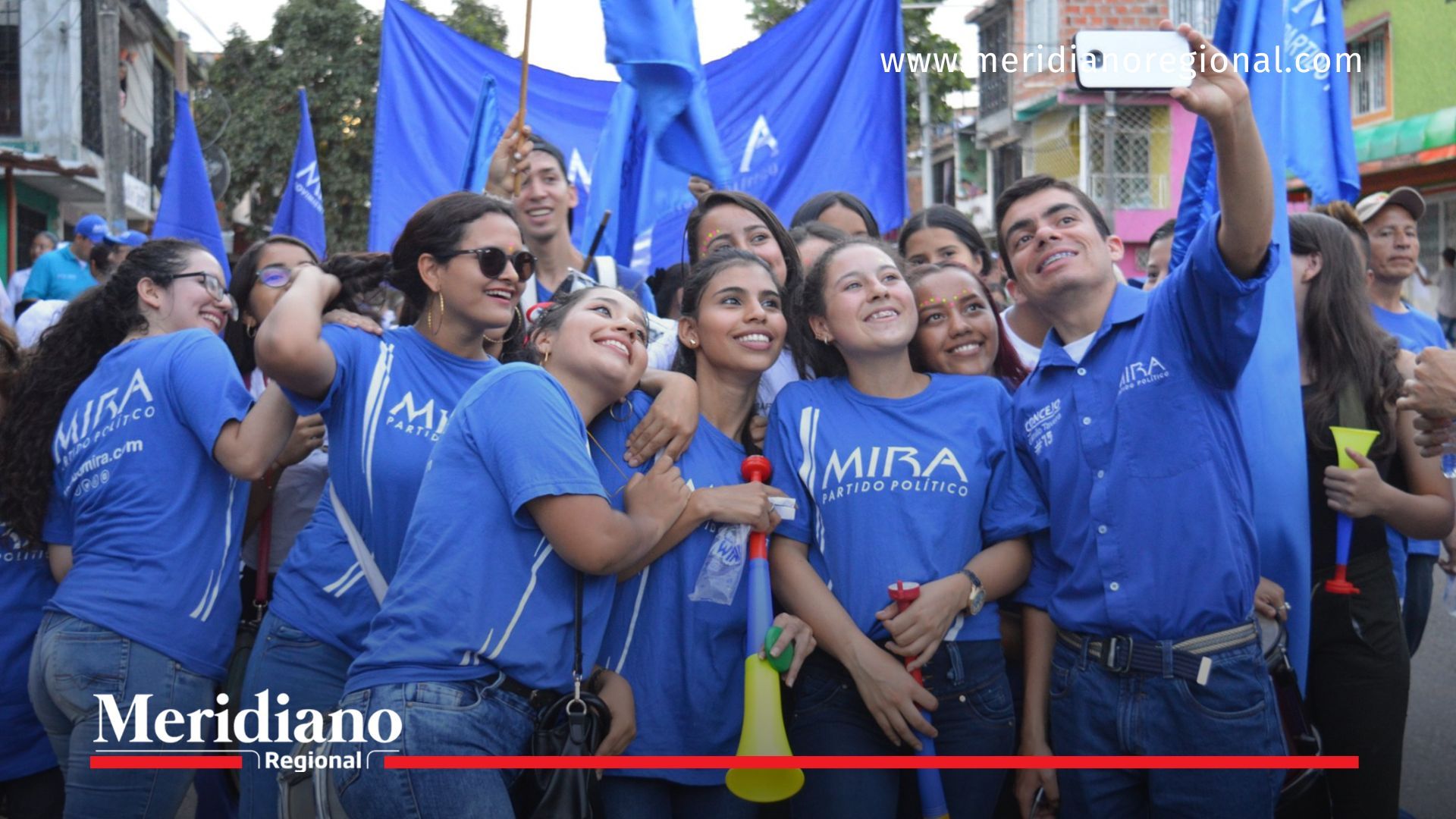 jovenes del Partido MIRA celebrando 25 años en Popayán Cauca