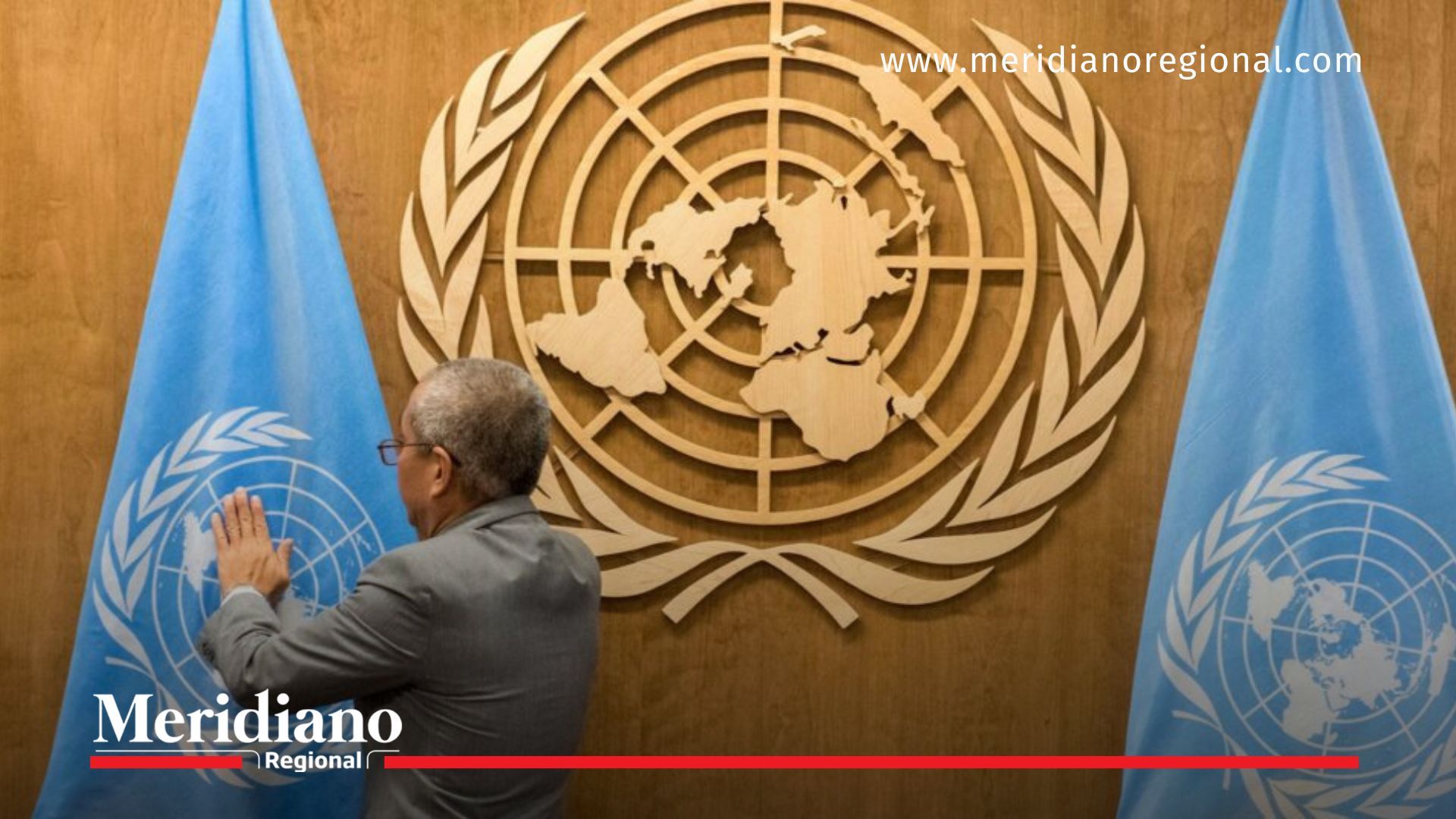 trabajador de la ONU organiza bandera en sede oficial tras revisión de cifras de cocaína