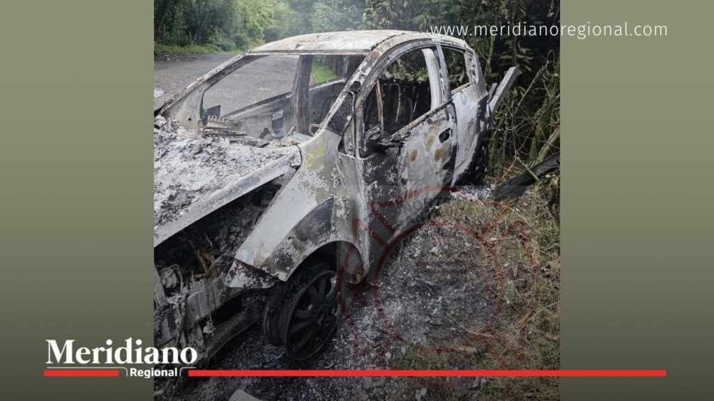 Ataque vehículo campaña de la Espriella en Norte de Santander - Meridiano Regional Vehículo de la campaña de Abelardo de la Espriella incinerado tras ataque armado en Norte de Santander.