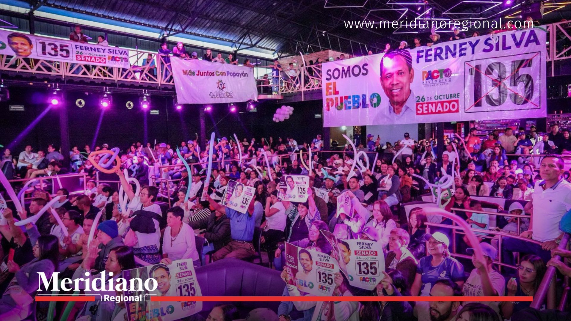 Cientos de personas en Popayán durante el lanzamiento del movimiento Más Juntos, apoyando la candidatura del senador Ferney Silva con el número 135 en la consulta del Pacto Histórico.