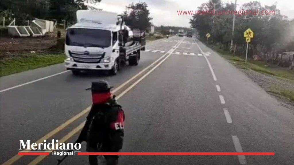 Retén ilegal en la vía Panamericana evidencia la inseguridad en el Cauca.