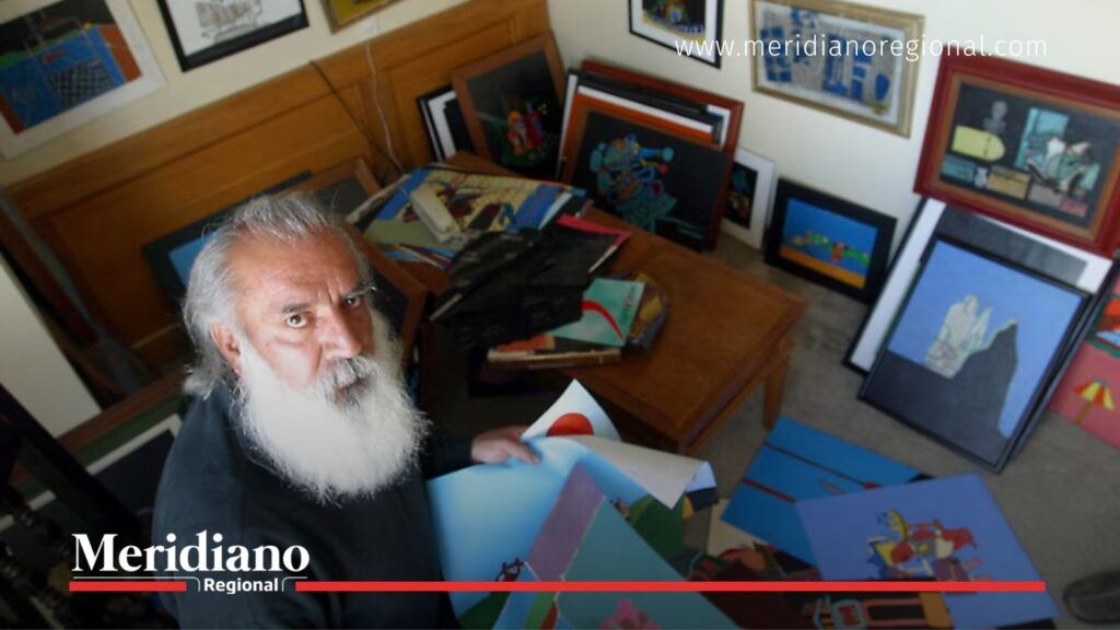 Gustavo Angarita en su estudio de arte en Bogotá, rodeado de sus pinturas, mostrando su faceta como artista plástico además de actor colombiano.