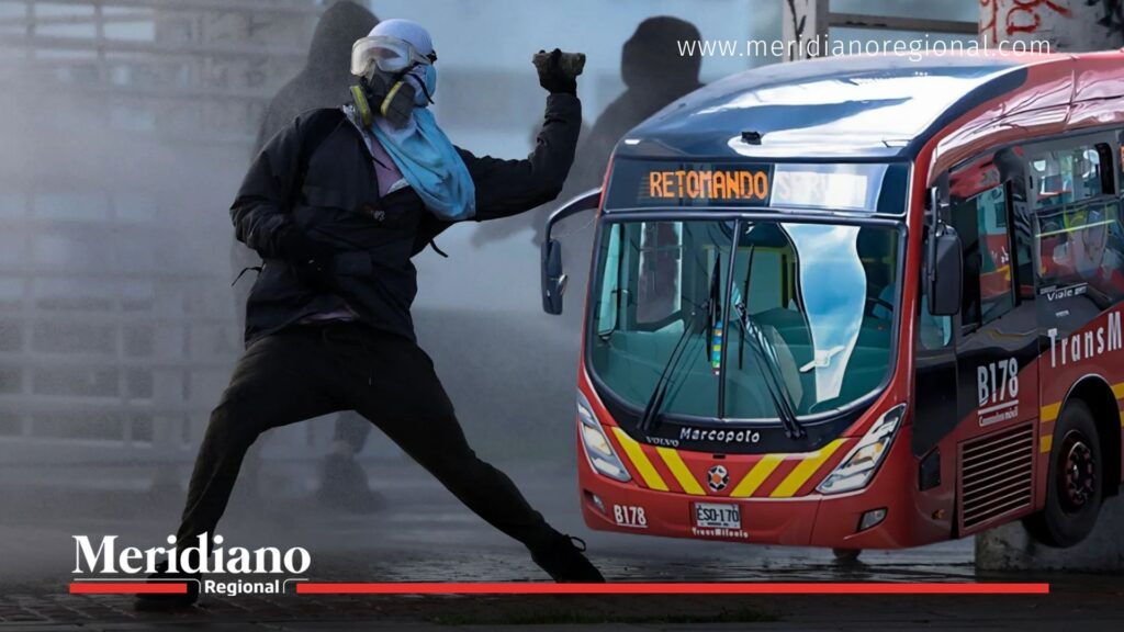 caos-transmilenio-bogota - disturbios-embajada-eeuu-bogota - encapuchados-protestas-indigenas