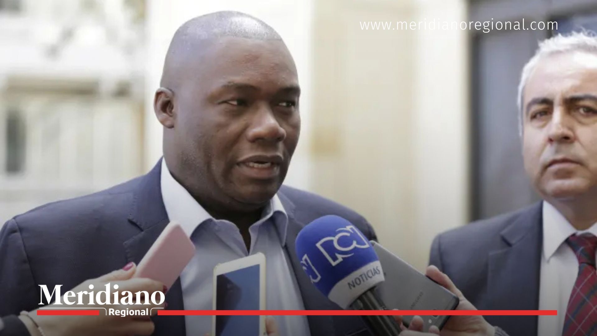 Nilton Córdoba Manyoma habla con la prensa en Bogotá tras su condena por el cartel de la toga.