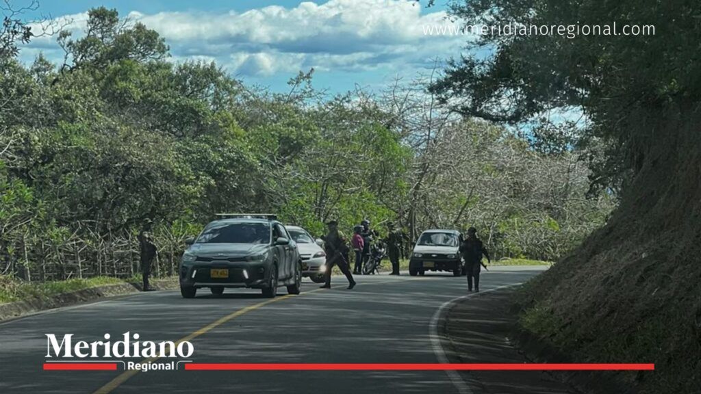 Intercepción ilegal en la vía Panamericana entre Piendamó y Popayán, zona del Cauca vinculada al secuestro en el Cauca de Angie Pahola Tovar Calpa.