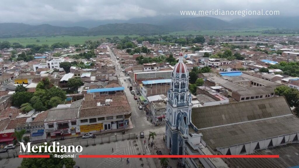 Fotografía del parque principal de Pradera, Valle del Cauca. En este municipio se registró el asesinato de un menor, hecho que ha generado conmoción e indignación por la violencia infantil en la región. La imagen refleja la tranquilidad del lugar frente al dolor que vive la comunidad.