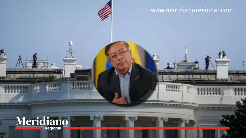 Gustavo Petro sancionado por EE. UU. frente a la Casa Blanca, símbolo de las tensiones diplomáticas entre Colombia y Estados Unidos.