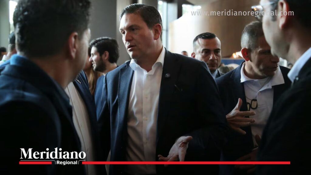 aval-de-ingrid-betancourt-a-juan-carlos-pinzon, juan-carlos-pinzon-llegada-evento, partido-verde-oxigeno, elecciones-colombia-2026