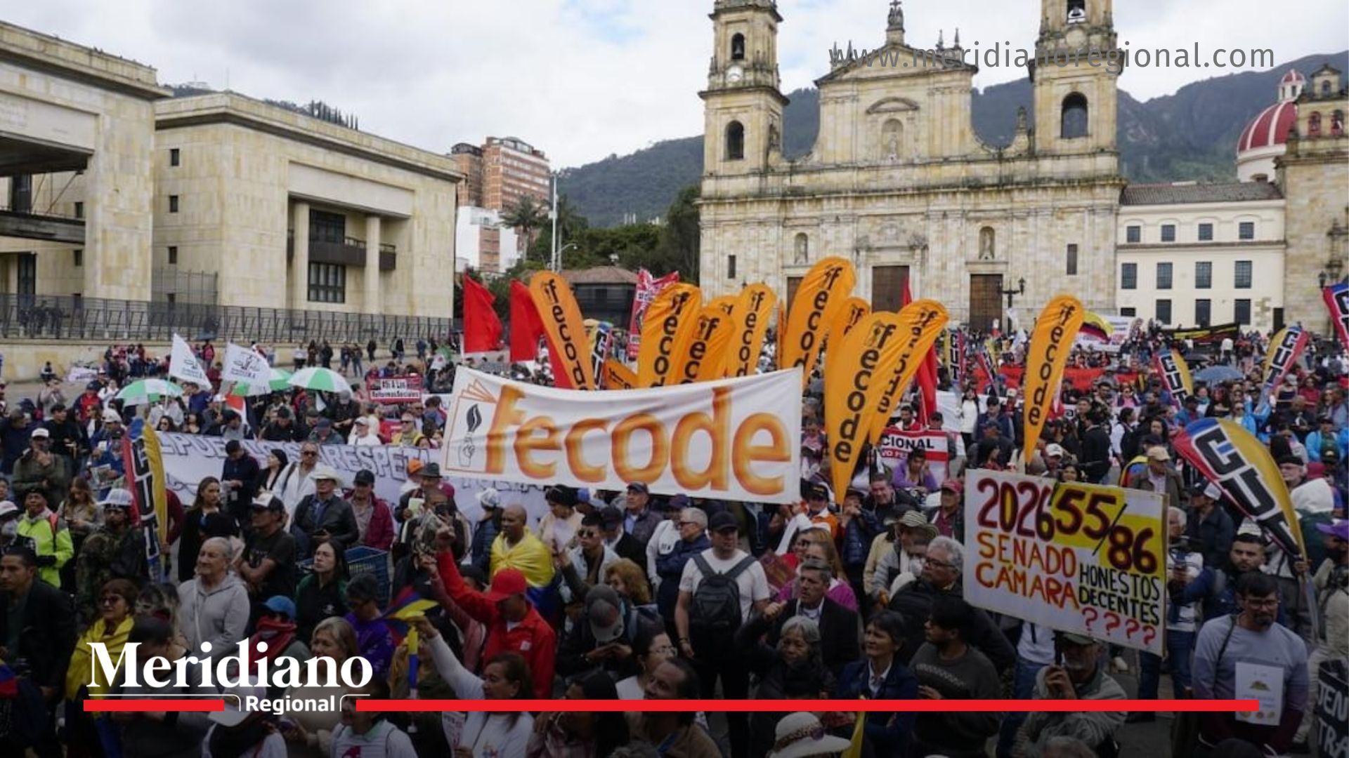paro-docente-en-colombia - fecode-en-la-plaza-de-bolivar - bogota - salud-del-magisterio - educacion-publica