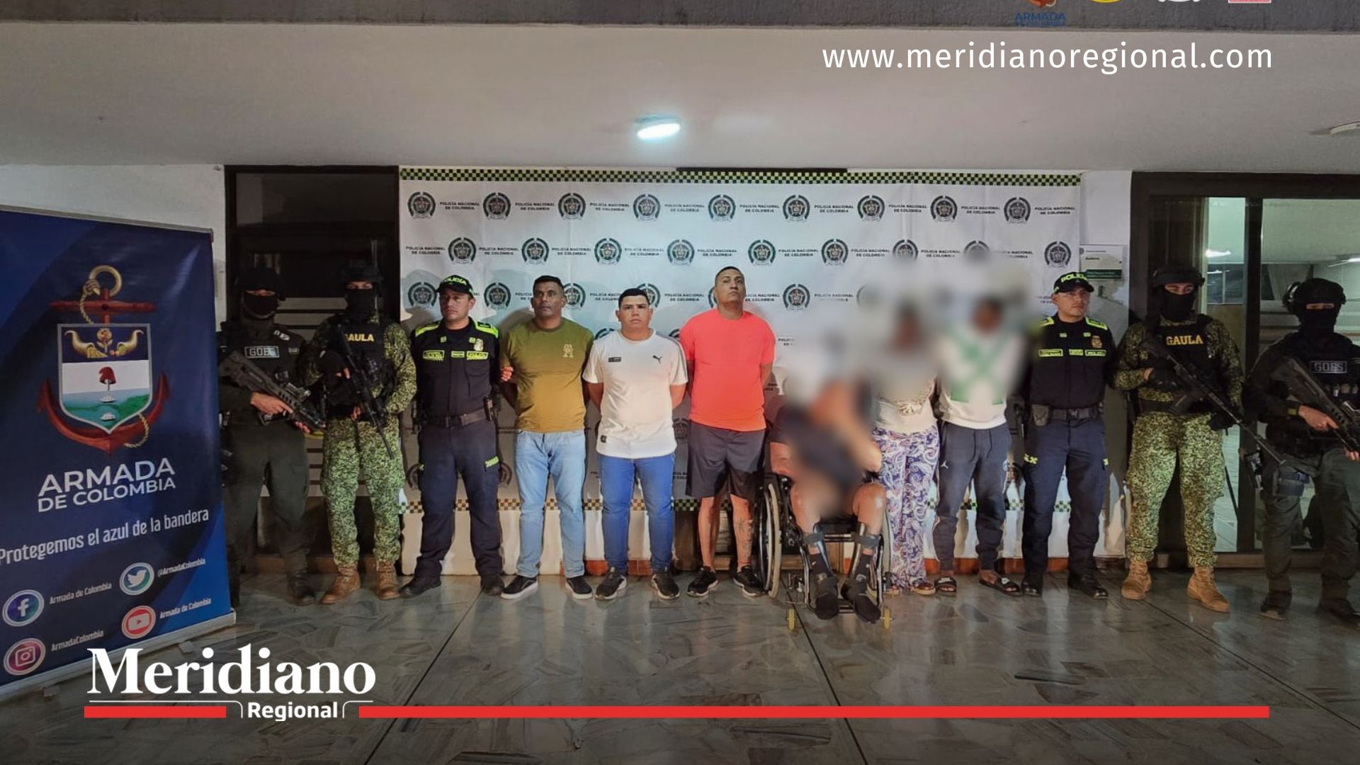 Autoridades presentaron a los tres marinos capturados por corrupción en la Armada Nacional, acusados de colaborar con redes del narcotráfico en Tumaco.