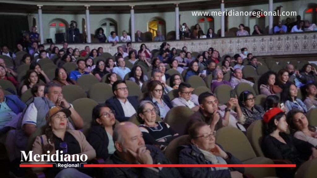 Asistentes disfrutan de Popayán Ciudad Libro 2025 en el Teatro Guillermo Valencia - Meridiano Regional asistentes-teatro-guillermo-valencia - publico-popayan-ciudad-libro-2025 - feria-del-libro-popayan - cultura-y-lectura