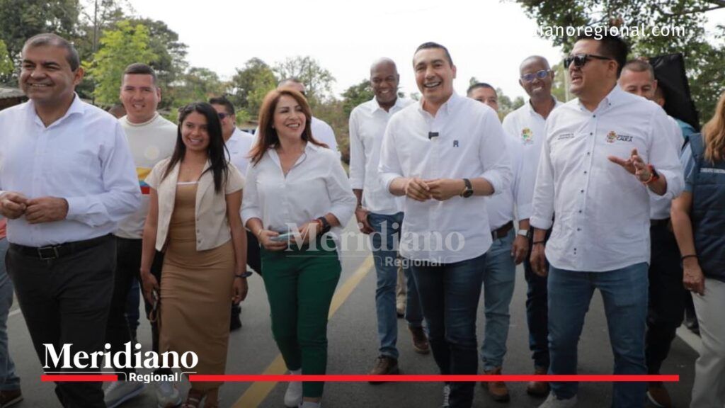 Gobernador del Cauca inaugura pavimentación en Cajibío - Meridiano Regional El Gobernador del Cauca, Octavio Guzmán, recorre junto a su gabinete la nueva vía pavimentada entre El Cairo y Cajibío, destacando la inversión en infraestructura rural.