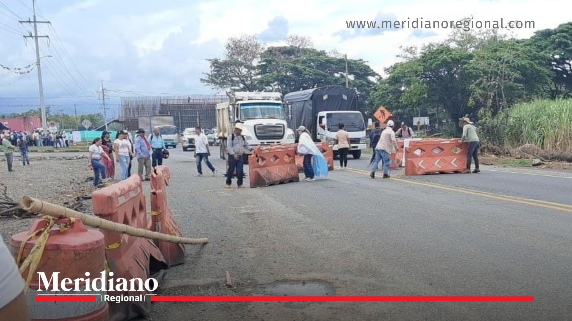inicio del bloqueo campesino en mediacanoa por la reforma agraria valle del cauca - vía buga buenaventura - agencia nacional de tierras - protesta campesina valle