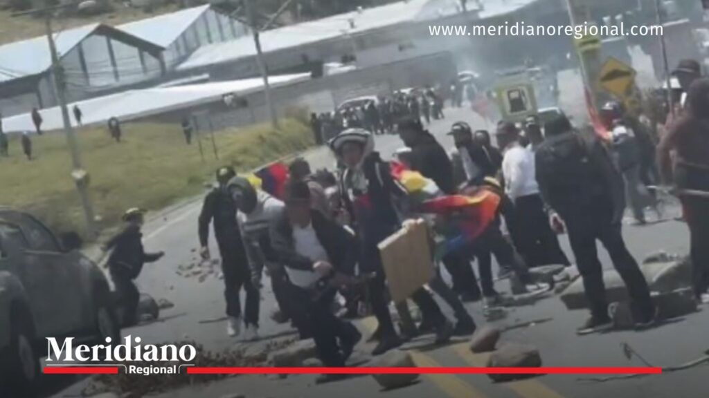 intento de asesinato a Noboa - protestas ecuador - el tambo cañar - crisis ecuador - manifestantes bloquean vía presidencial - gobierno daniel noboa - noticias ecuador