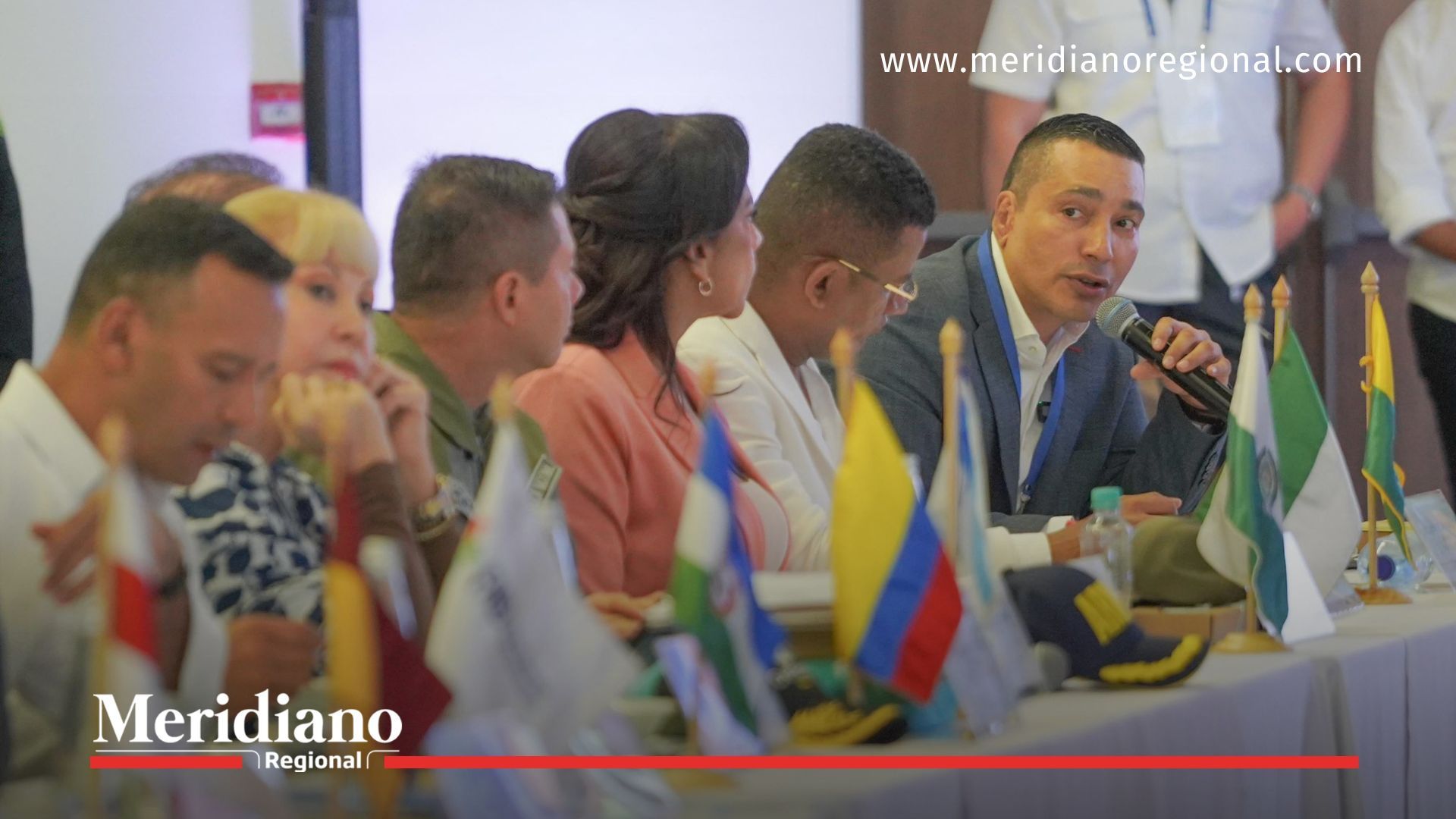 El gobernador del Cauca interviene en el Encuentro Nacional de Gobernadores y Alcaldes en Cali, impulsando una paz con seguridad y desarrollo regional.
