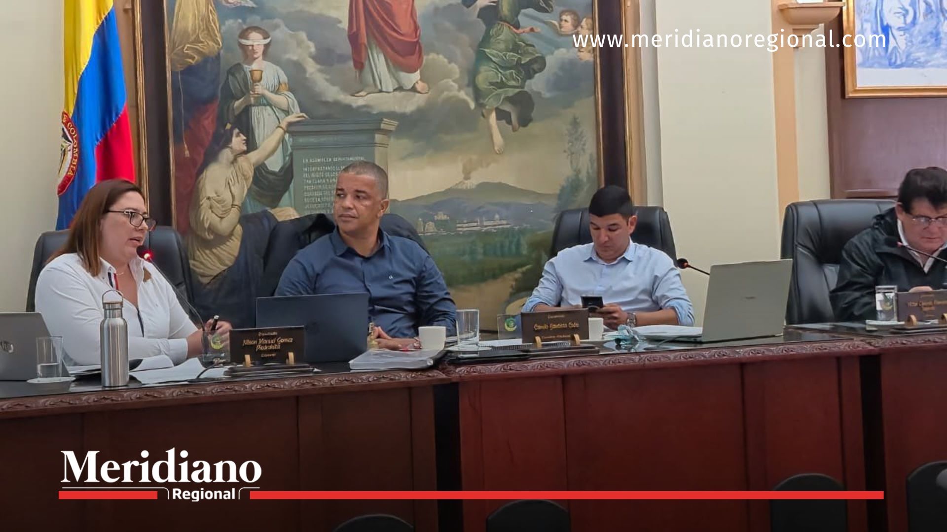 La asesora de Planeación del Cauca presenta ante la Asamblea Departamental los avances de la modernización institucional en el departamento.