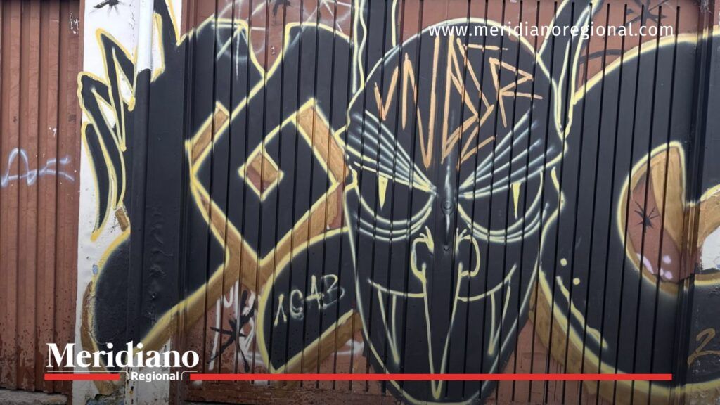 Grafiti en vivienda del centro evidencia vandalismo en Popayán - Meridiano Regional vandalismo-popayán - grafiti-popayán - centro-histórico-popayán - patrimonio-popayán