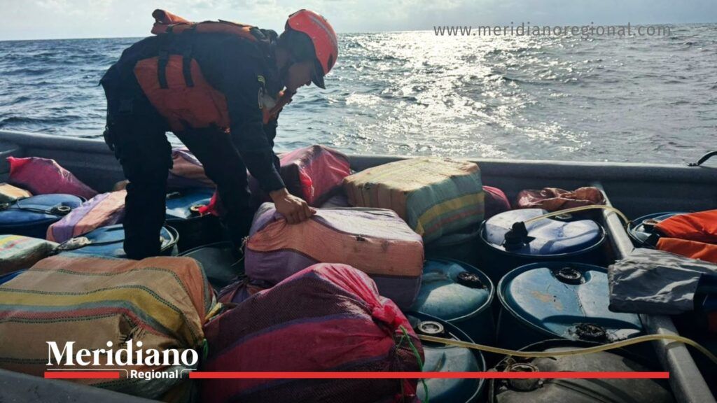 Material incautado durante el operativo Armada en el Pacífico - Meridiano Regional marino inspecciona costales de marihuana incautados durante operativo armada en el pacífico