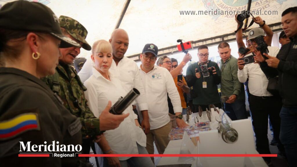 Gobernadora del Valle supervisa armas incautadas en la Megatoma Palmira - Meridiano Regional gobernadora del valle dilian francisca toro - megatoma palmira - policía valle del cauca - armas incautadas palmira - seguridad palmira