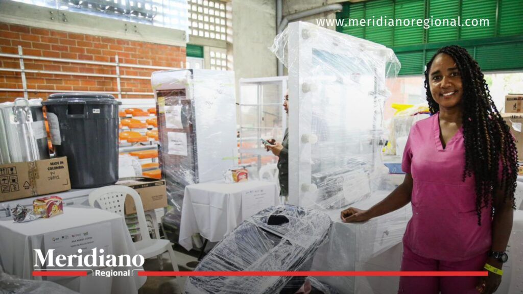 mujer beneficiaria de valleinn+ jamundí recibe herramientas para su emprendimiento