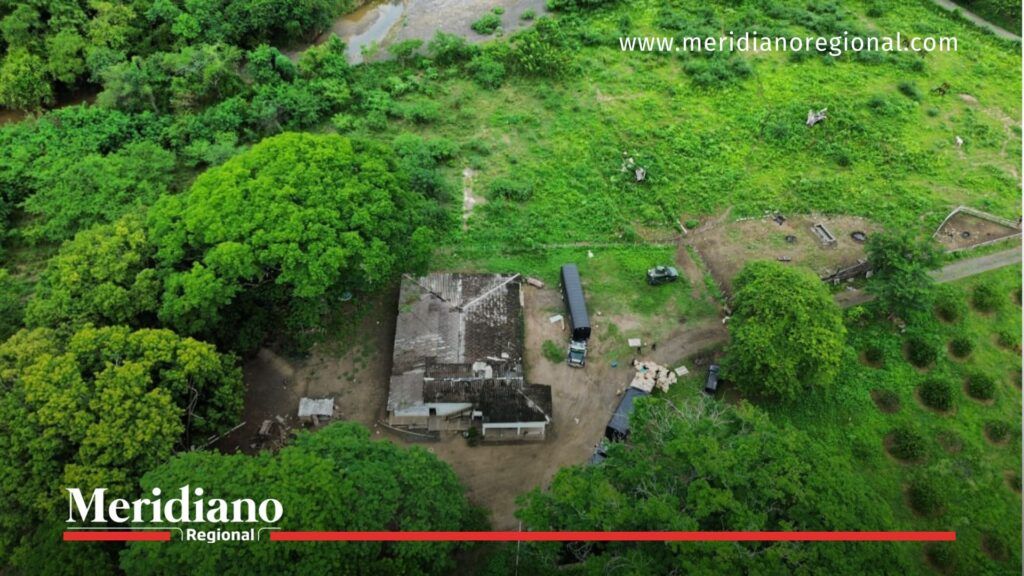 Panorámica aérea del operativo del Ejército Nacional en zona rural de Mercaderes, Cauca, donde se frustró un secuestro y hurto de café tipo exportación.