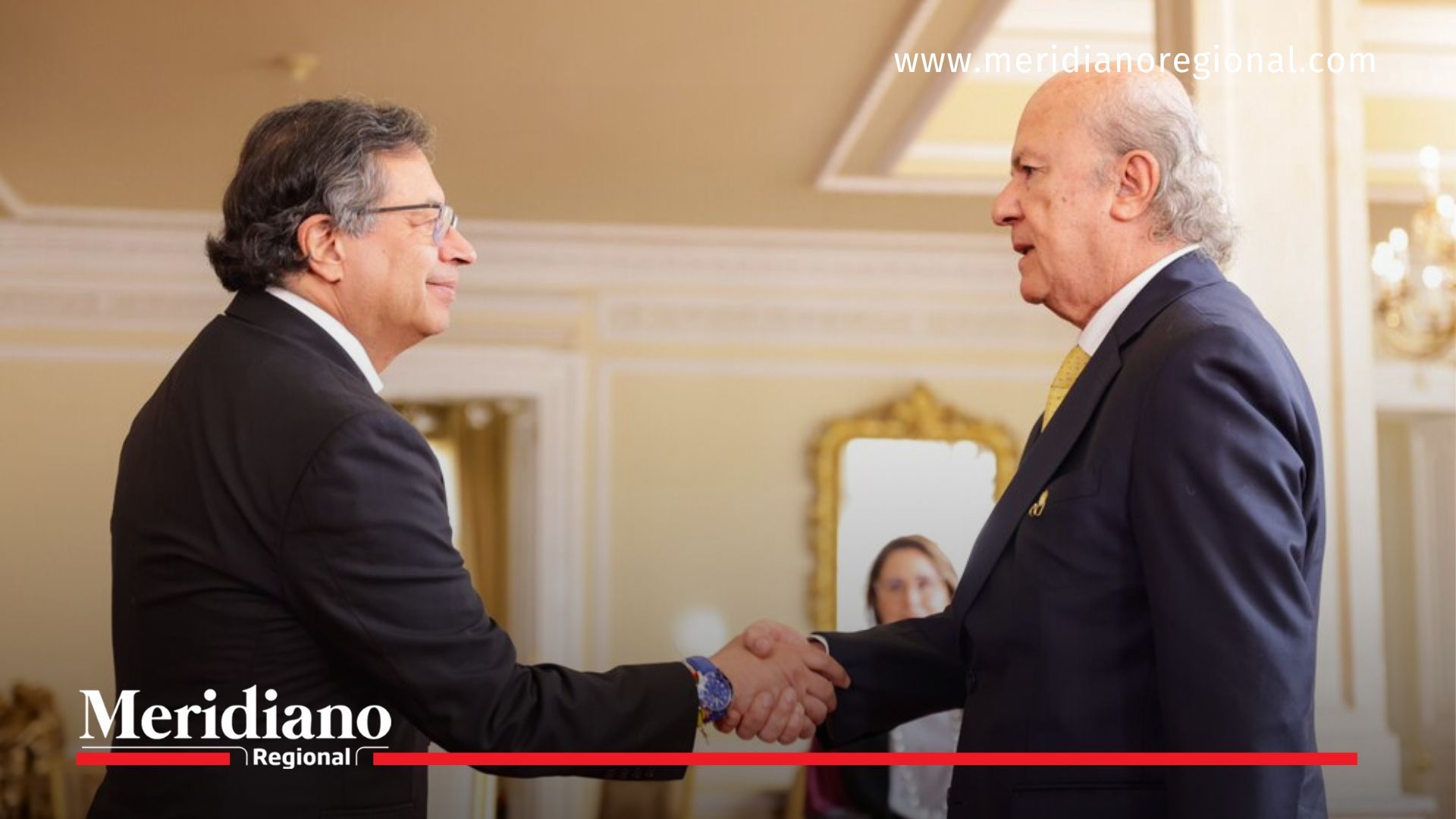 encuentro protocolario entre funcionarios en contexto de cesar julio valencia