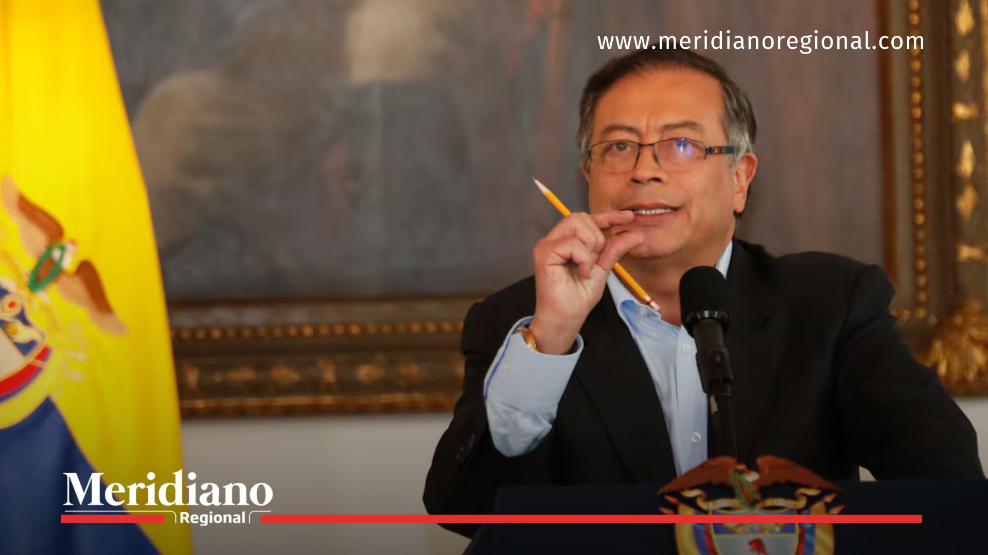 Alto funcionario colombiano dando un discurso y haciendo un gesto durante la polémica por los contratos del Gobierno Petro antes de la Ley de Garantías.