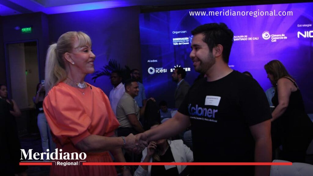 gobernadora-dilian-francisca-toro-saludando-participantes-nido-distrito-de-innovacion-evento