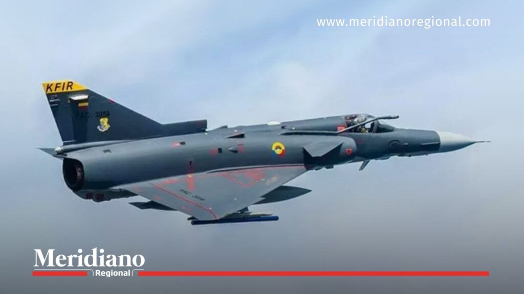 Avión Kfir de la Fuerza Aeroespacial Colombiana en vuelo, modelo que será reemplazado tras la compra de aviones Gripen.