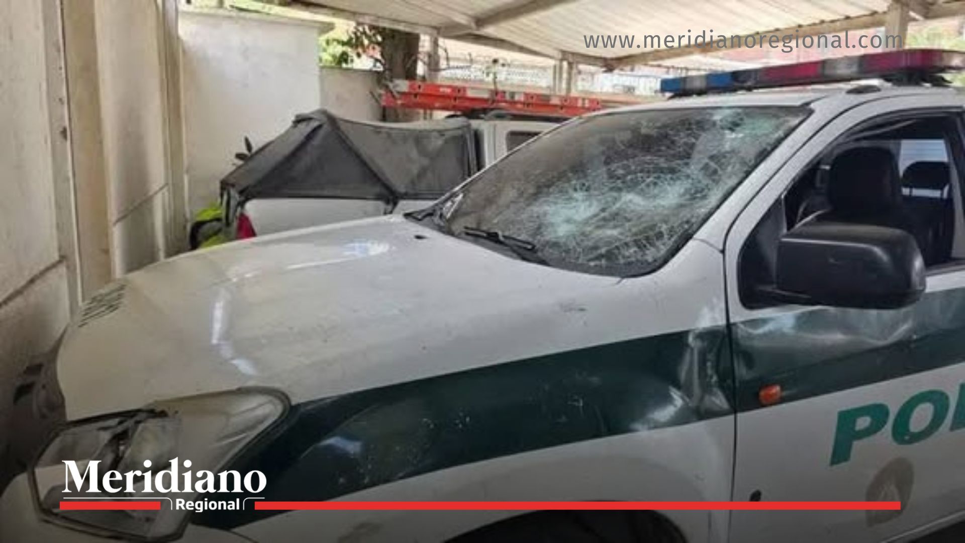 vehículo policial dañado en asonada en Puerto Tejada - ataque a la Policía en Puerto Tejada - daños materiales - noticias Cauca
